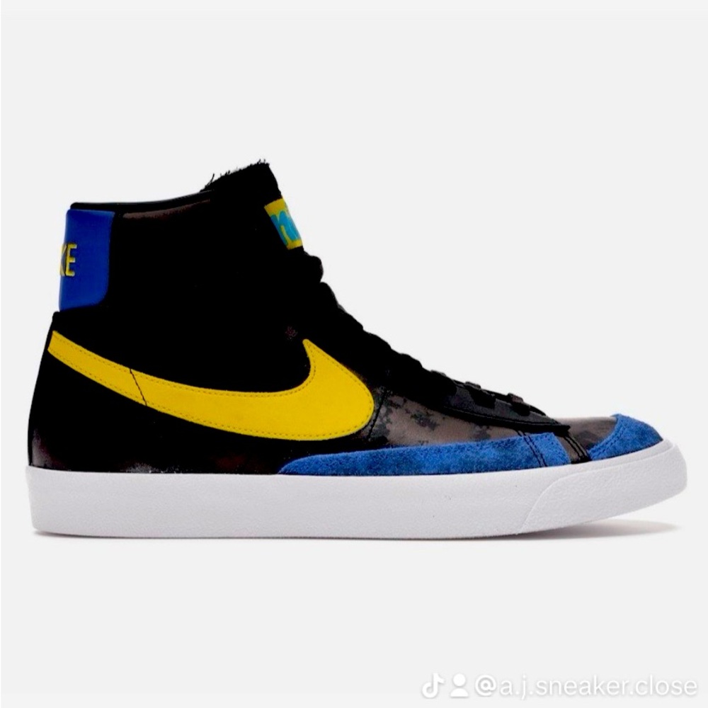 Nike Blazer Mid in Black
